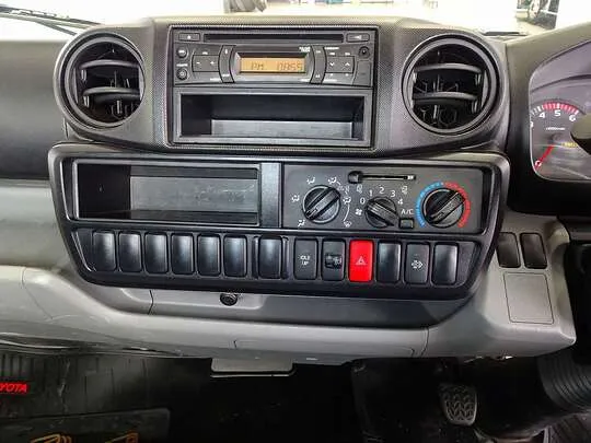 ダイナ 1.35t 4WD FJL Sタイヤ 平ボデー