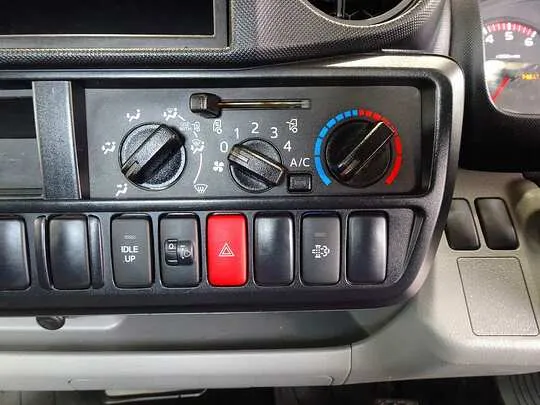 ダイナ 1.35t 4WD FJL Sタイヤ 平ボデー