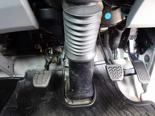ダイナ 1.35t 4WD FJL Sタイヤ 平ボデー
