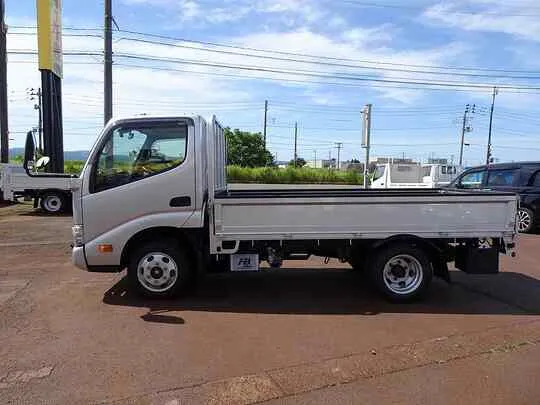 ダイナ 1.35t 4WD FJL Wタイヤ 平ボデー