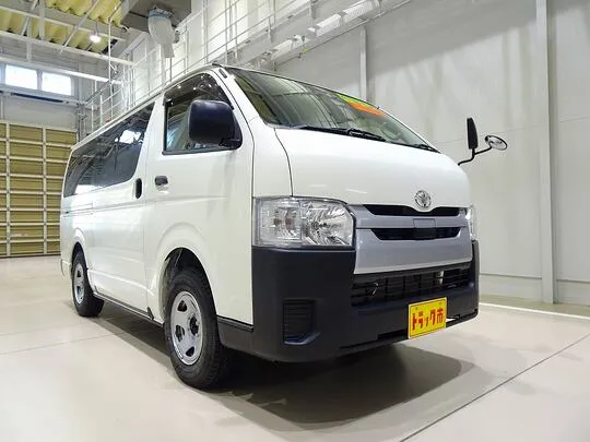 レジアスエースバン DX 1t 4WD 3/6人乗り 5ドア