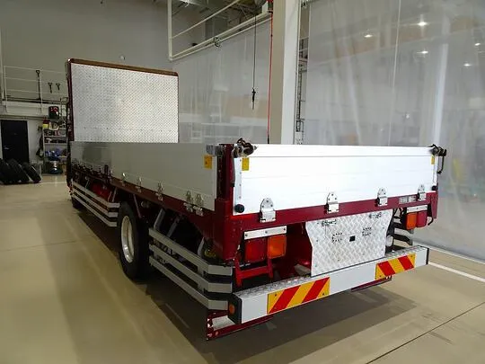 フォワード 8.6t 増トン 標準ベッドレス アルミブロック 平ボデー 240ps