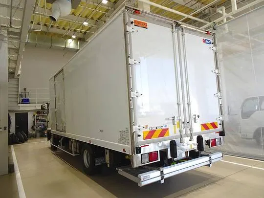 レンジャー 2.2t ワイドベッド付 低温冷凍車 格納ゲート付 リアエアサス 240ps