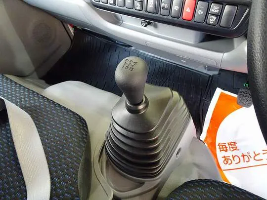 デュトロ 2t 4WD 高床 標準セミロング Wキャブ 未使用車