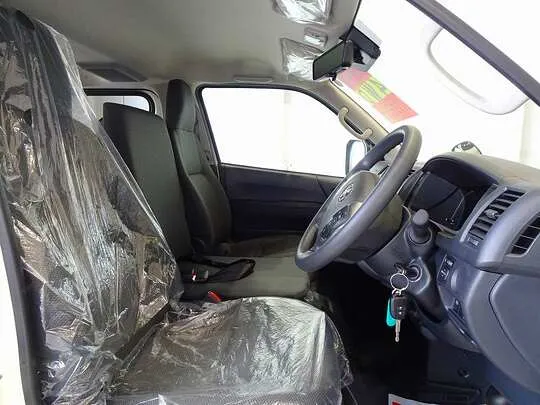 ハイエースバン DX GLパッケージ 1t 4WD 3/6人乗り 5ドア 未使用車