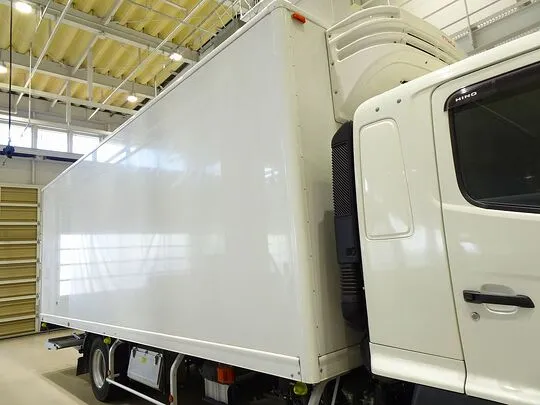 レンジャー 2.25t ワイドベッド付 低温冷凍車 格納ゲート付 リアエアサス 240ps