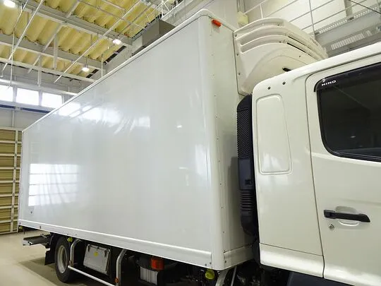 レンジャー 2.25t ワイドベッド付 低温冷凍車 格納ゲート付 リアエアサス 240ps