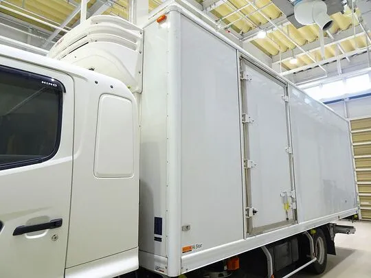 レンジャー 2.25t ワイドベッド付 低温冷凍車 格納ゲート付 リアエアサス 240ps