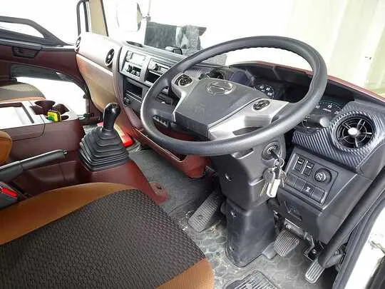 レンジャー 2.25t ワイドベッド付 低温冷凍車 格納ゲート付 リアエアサス 240ps