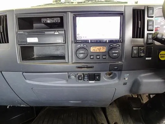 フォワード 4.8t 増トン 標準ベッド付 タダノ4段クレーン付 240ps