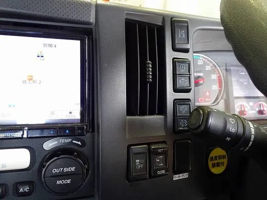 フォワード 4.8t 増トン 標準ベッド付 タダノ4段クレーン付 240ps