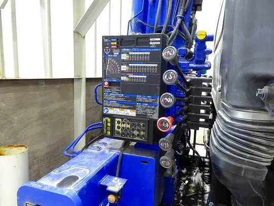 フォワード 4.8t 増トン 標準ベッド付 タダノ4段クレーン付 240ps
