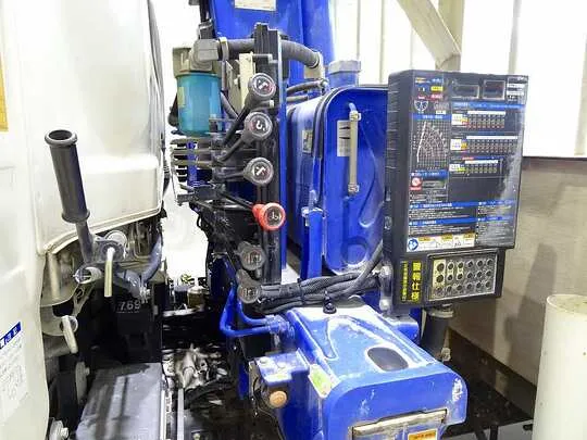 フォワード 4.8t 増トン 標準ベッド付 タダノ4段クレーン付 240ps