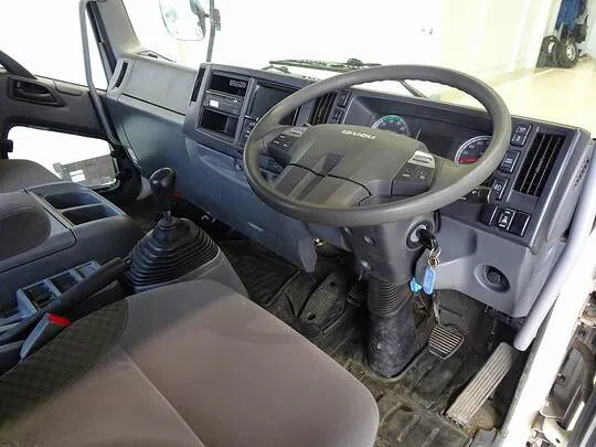 フォワード 4.8t 増トン 標準ベッド付 タダノ4段クレーン付 240ps