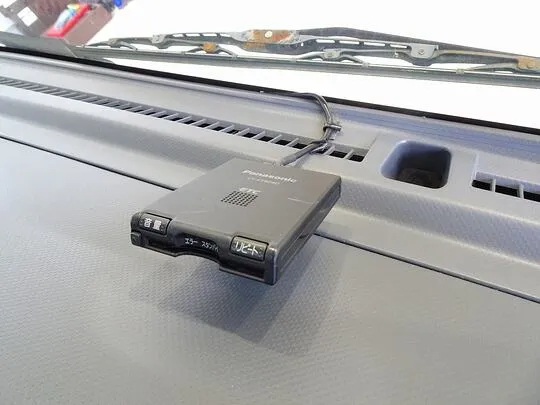 エルフ 3t 高床 ワイドロング 低温冷凍車 スタンバイ/格納ゲート付