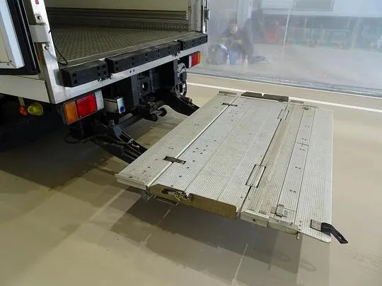 エルフ 3t 高床 ワイドロング 低温冷凍車 スタンバイ/格納ゲート付
