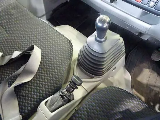デュトロ 2.85t FJL 標準セミロング タダノ4段クレーン付