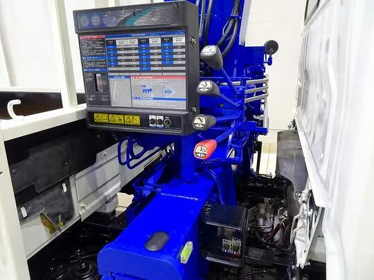 デュトロ 2.85t FJL 標準セミロング タダノ4段クレーン付
