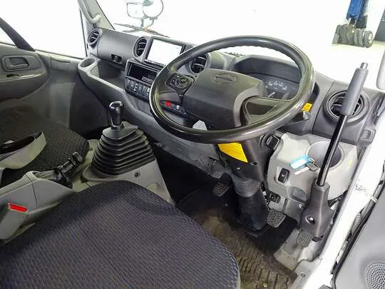 デュトロ 2.85t FJL 標準セミロング タダノ4段クレーン付