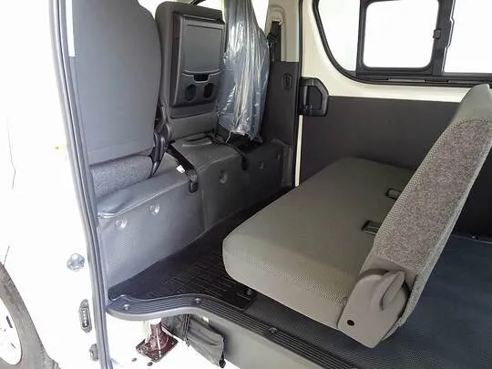 ハイエースバン DX GLパッケージ 1t 4WD 3/6人乗り 5ドア 未使用車