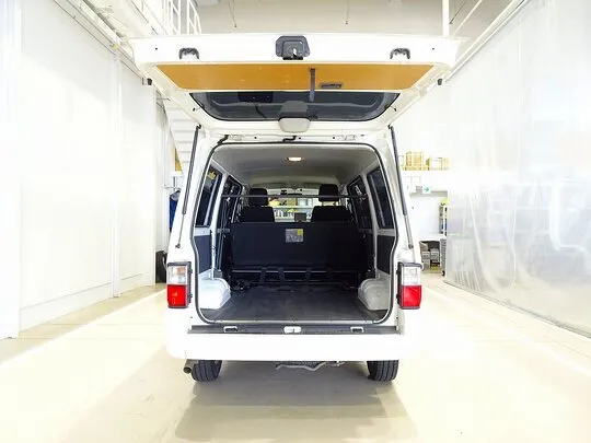 ボンゴバン DX 1t 4WD 2/5人乗り 5ドア ガソリン