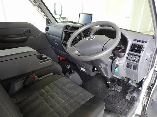 ボンゴバン DX 1t 4WD 2/5人乗り 5ドア ガソリン