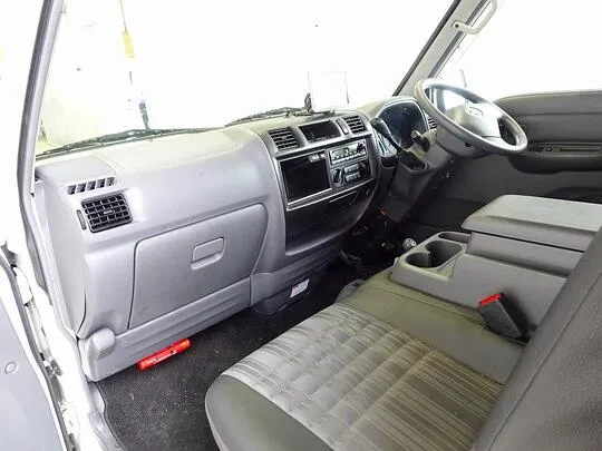 ボンゴバン DX 1t 4WD 2/5人乗り 5ドア ガソリン