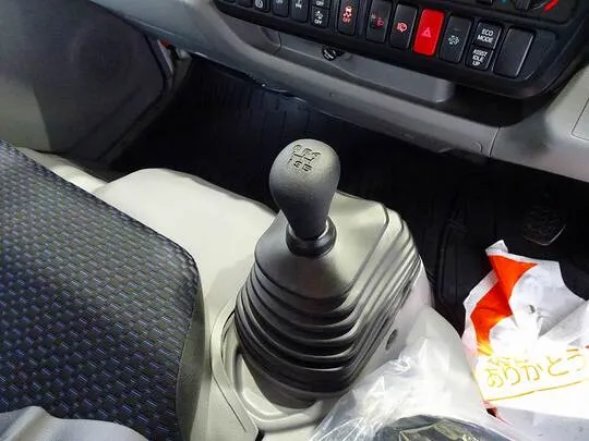 デュトロ 2t 4WD 高床 標準セミロング Wキャブ 未使用車