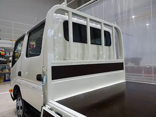 デュトロ 2t 4WD 高床 標準セミロング Wキャブ 未使用車