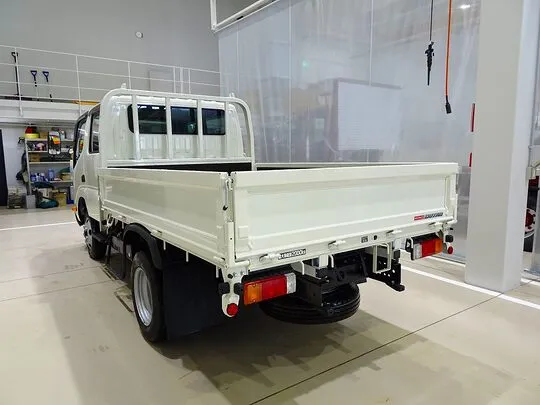 デュトロ 2t 4WD 高床 標準セミロング Wキャブ 未使用車
