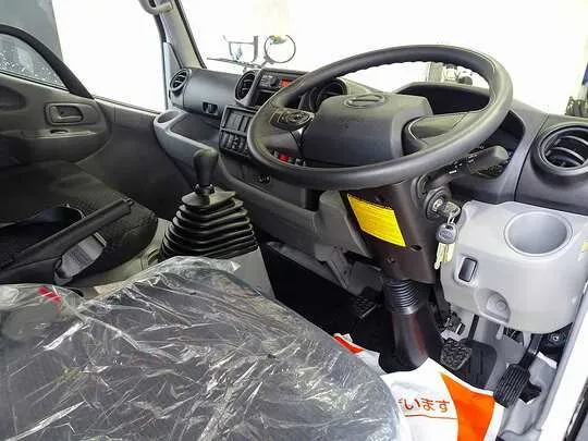 デュトロ 2t 4WD 高床 標準セミロング Wキャブ 未使用車