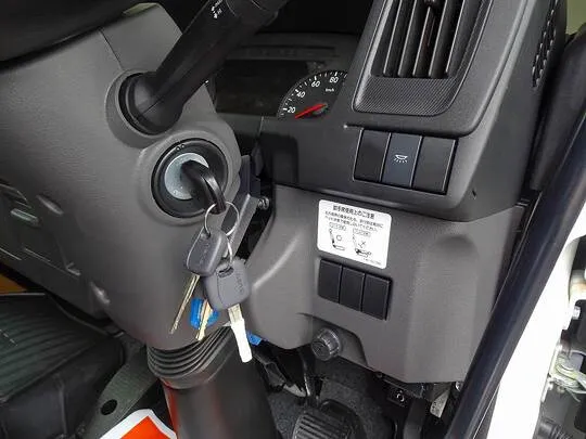 フォワード 1.8t 標準ベッド付 アルミブロック ユニック4段クレーン/マルチPG付 210ps 未使用車