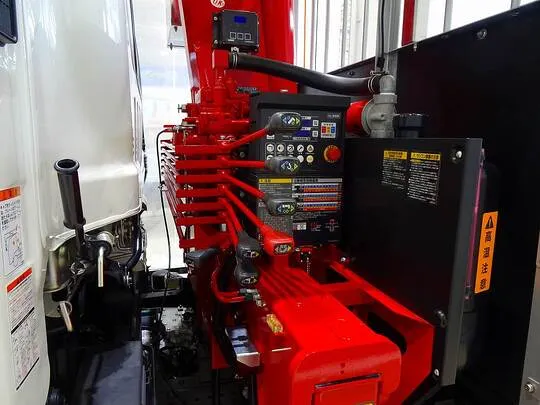 フォワード 1.8t 標準ベッド付 アルミブロック ユニック4段クレーン/マルチPG付 210ps 未使用車
