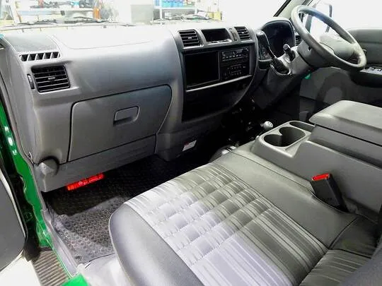 ボンゴバン DX 1t 4WD 2/5人乗り 5ドア ガソリン