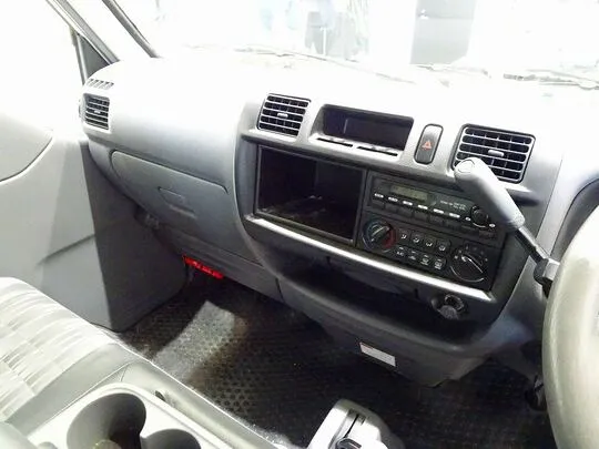 ボンゴバン DX 1t 4WD 2/5人乗り 5ドア ガソリン