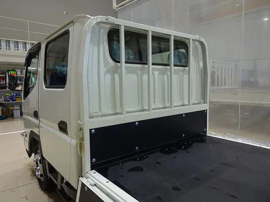 キャンター 2t 全低床 標準 Wキャブ/垂直PG付 未使用車