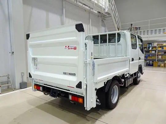 キャンター 2t 全低床 標準 Wキャブ/垂直PG付 未使用車
