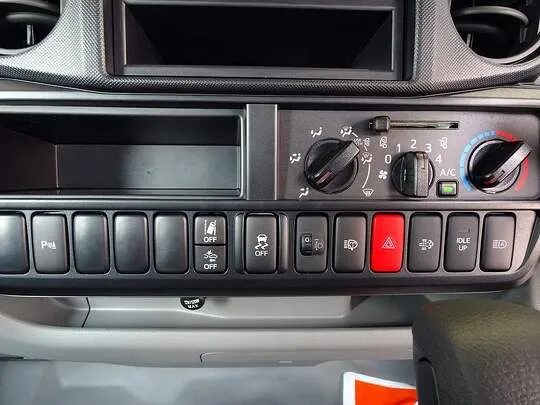 ダイナ 1.5t 4WD JL Wタイヤ 平ボデー 未使用車