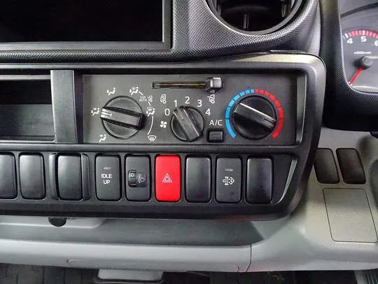 ダイナ 1.35t 4WD FJL Sタイヤ 平ボデー