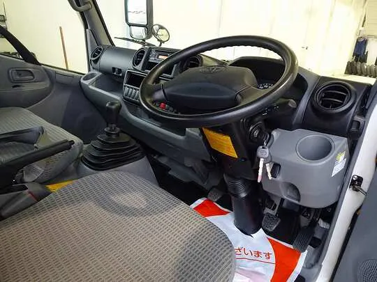 ダイナ 1.35t 4WD FJL Sタイヤ 平ボデー