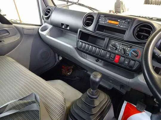 ダイナ 1.35t 4WD FJL Sタイヤ 平ボデー