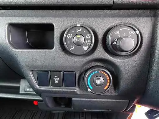 ハイエースバン DX GLパッケージ 1t 4WD 3/6人乗り 5ドア 未使用車