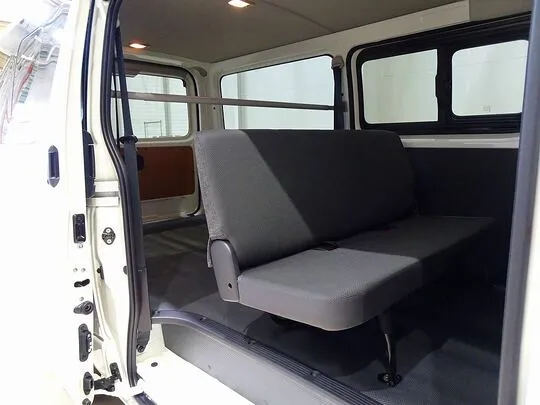 ハイエースバン DX GLパッケージ 1t 4WD 3/6人乗り 5ドア 未使用車