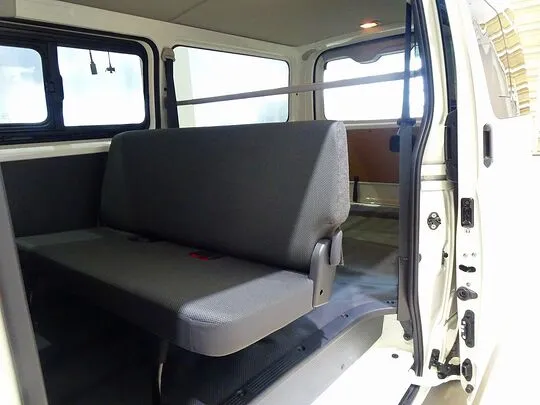 ハイエースバン DX GLパッケージ 1t 4WD 3/6人乗り 5ドア 未使用車