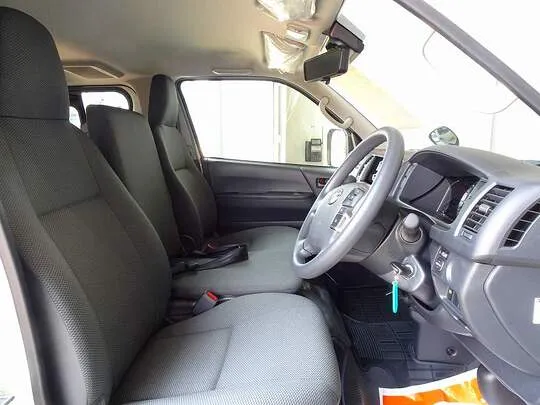 ハイエースバン DX GLパッケージ 1t 4WD 3/6人乗り 5ドア 未使用車