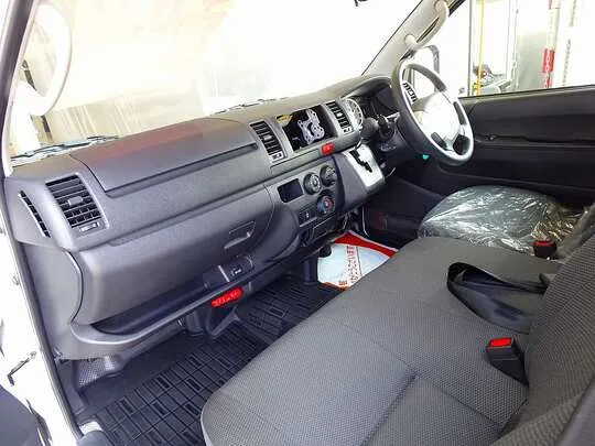 ハイエースバン DX GLパッケージ 1t 4WD 3/6人乗り 5ドア 未使用車