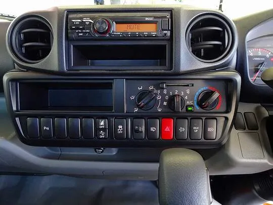 ダイナ 1.5t 4WD JL Wタイヤ 平ボデー 未使用車