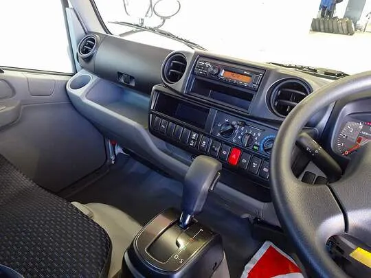 ダイナ 1.5t 4WD JL Wタイヤ 平ボデー 未使用車