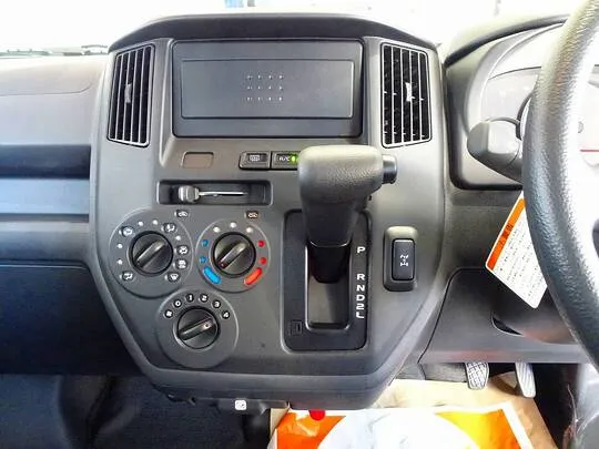 ボンゴバン DX 0.7t 4WD 2/5人乗り 5ドア ガソリン 未使用車