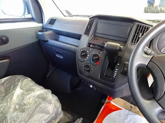 ボンゴバン DX 0.7t 4WD 2/5人乗り 5ドア ガソリン 未使用車